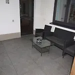 아파트 In Near Lift
